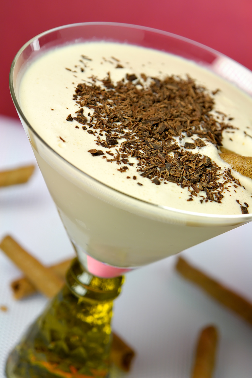 White Cosomopolitan Winter Cocktail Recipe